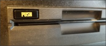 Kaypro_2X_disk_eject_1.jpg Kaypro_2X_disk_eject_1.jpg